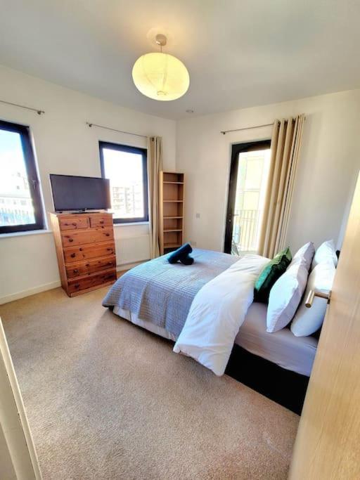 Battersea Power Station Suite London Ngoại thất bức ảnh