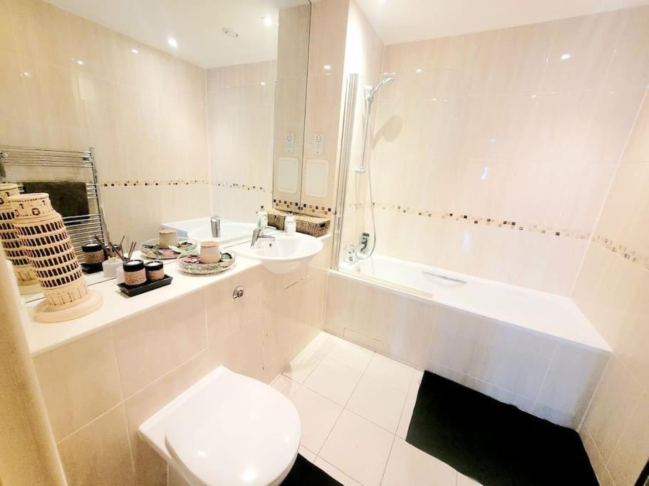 Battersea Power Station Suite London Ngoại thất bức ảnh